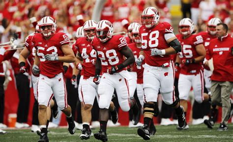 The official 2018 Football Roster for the Wisconsin Badgers Badgers 2018 Football Roster | Wisconsin Badgers Skip To Main Content Pause All Rotators